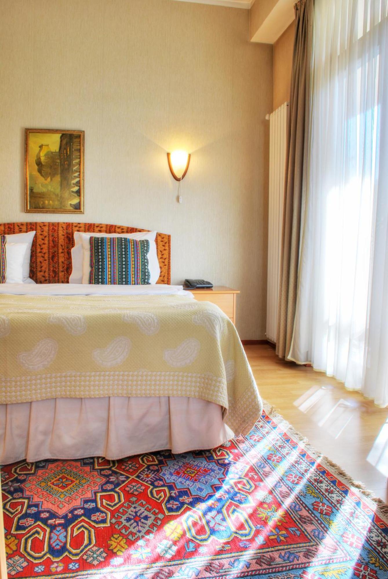Urban Lodge Hotel Rooms And Suits Tbilisi Exterior foto