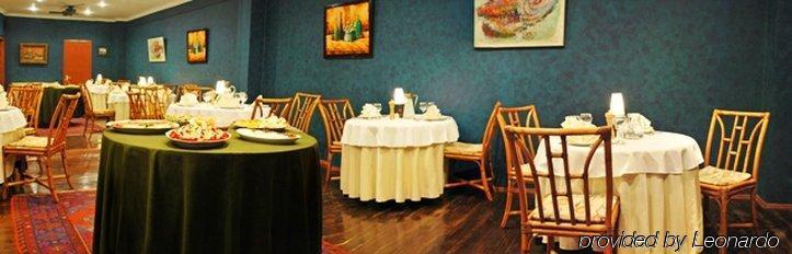 Urban Lodge Hotel Rooms And Suits Tbilisi Restaurante foto