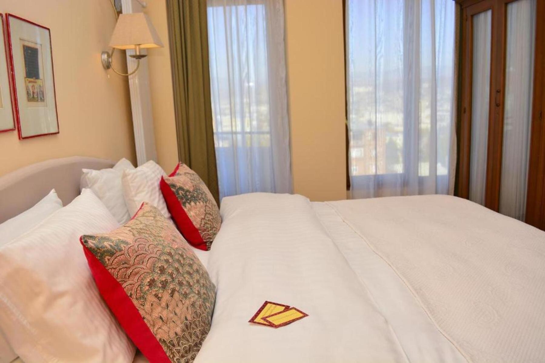 Urban Lodge Hotel Rooms And Suits Tbilisi Exterior foto
