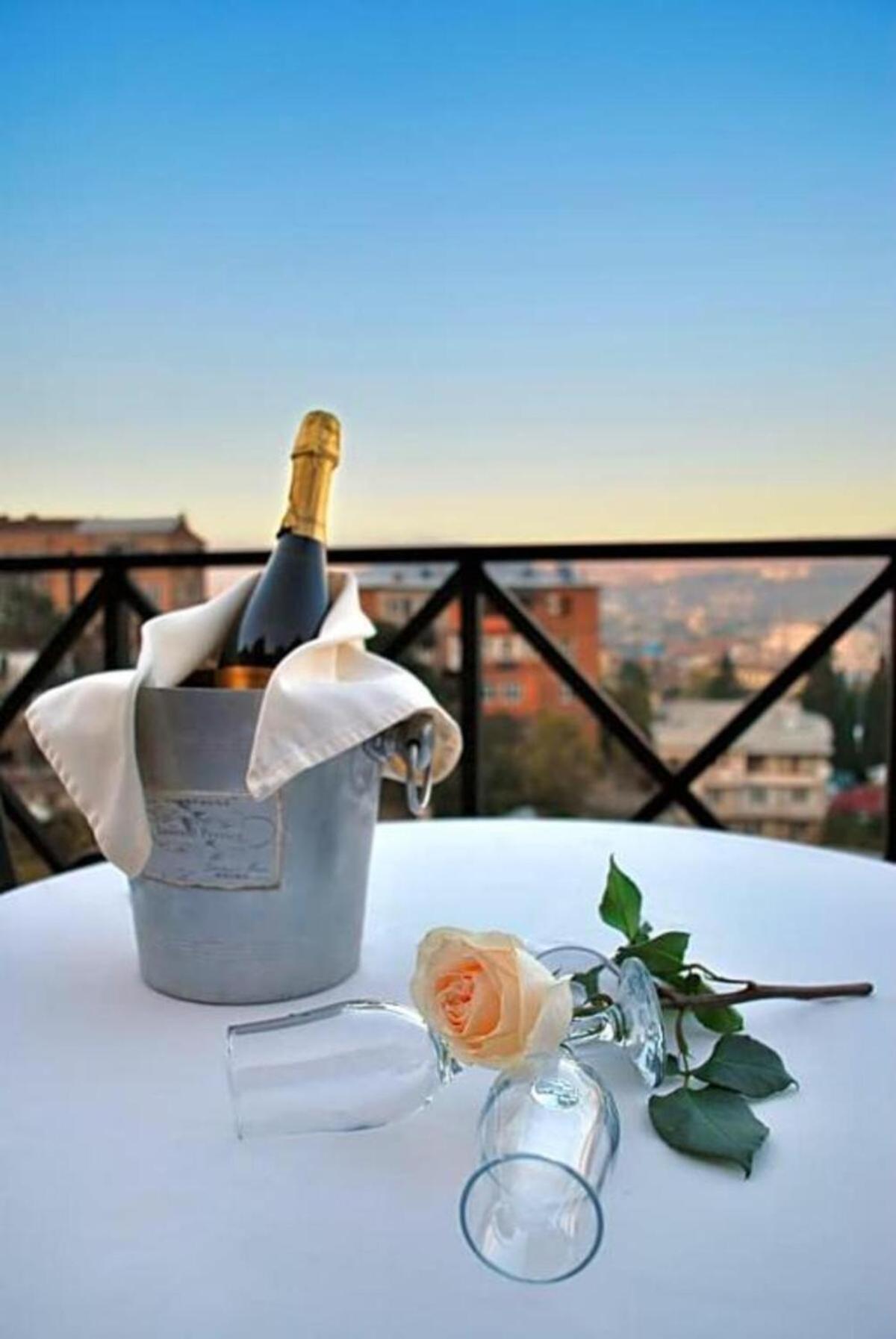 Urban Lodge Hotel Rooms And Suits Tbilisi Exterior foto