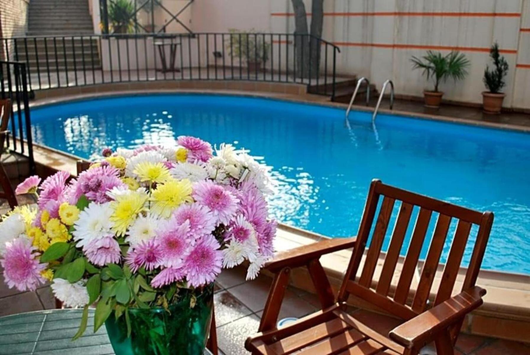 Urban Lodge Hotel Rooms And Suits Tbilisi Exterior foto