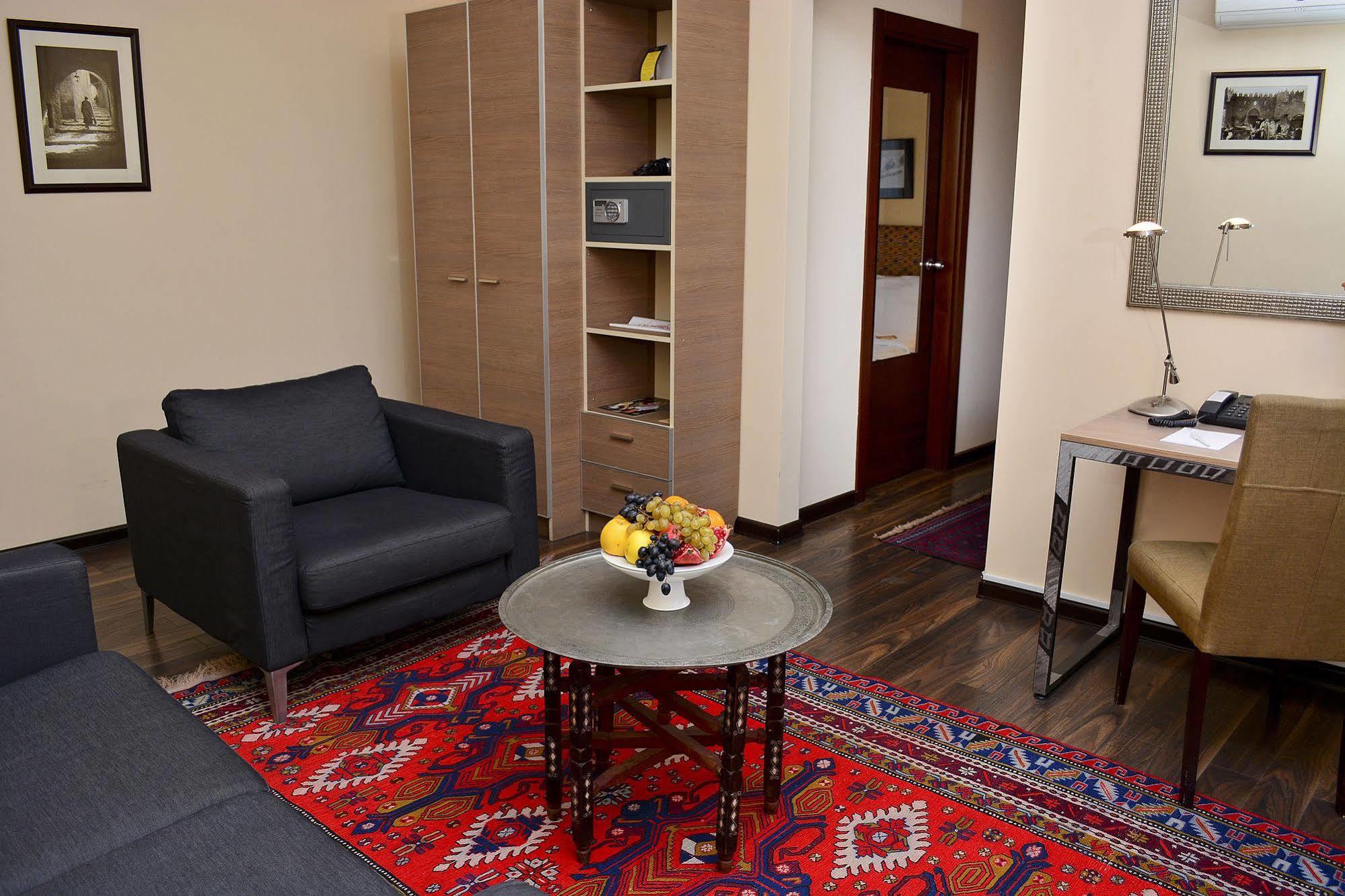 Urban Lodge Hotel Rooms And Suits Tbilisi Exterior foto